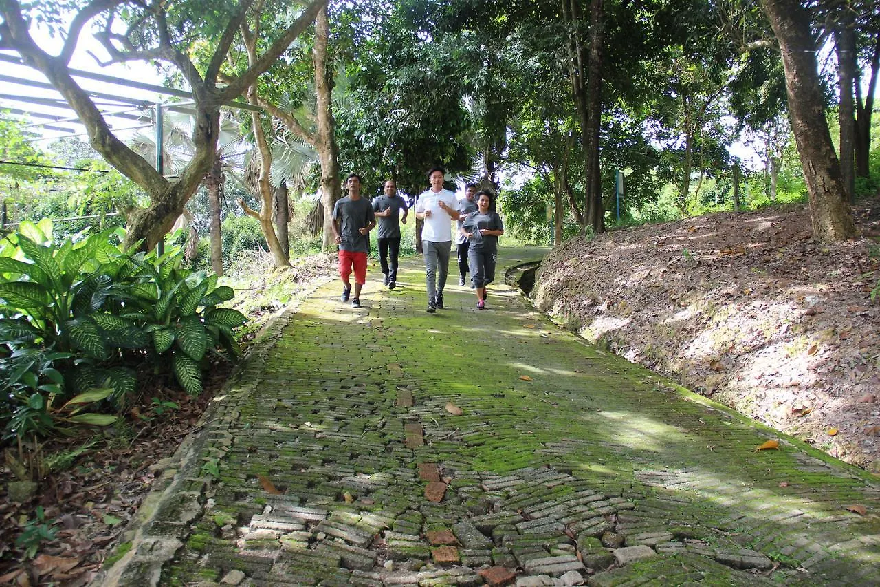 Orchard Nature Safari Camp Resort Melaka 0*, 말라카